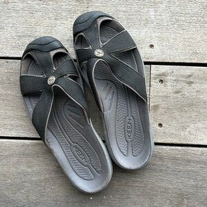 KEEN SLIPPAHs! Rubber Bumper Toe